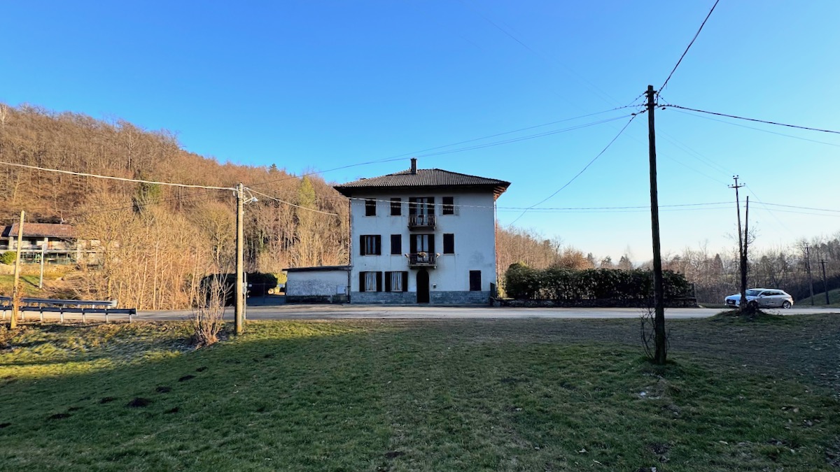 Pollone Via Per Oropa Casa Con Giardino in Vendita